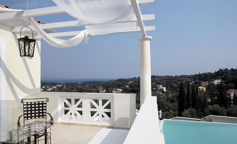 Castello Di Vista Hotel Ipsos Ngoại thất bức ảnh