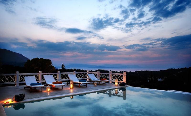 Castello Di Vista Hotel Ipsos Ngoại thất bức ảnh